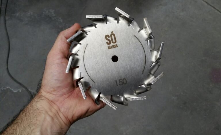 Choosing the Right Scroll Saw Blade: A Comprehensive Guide